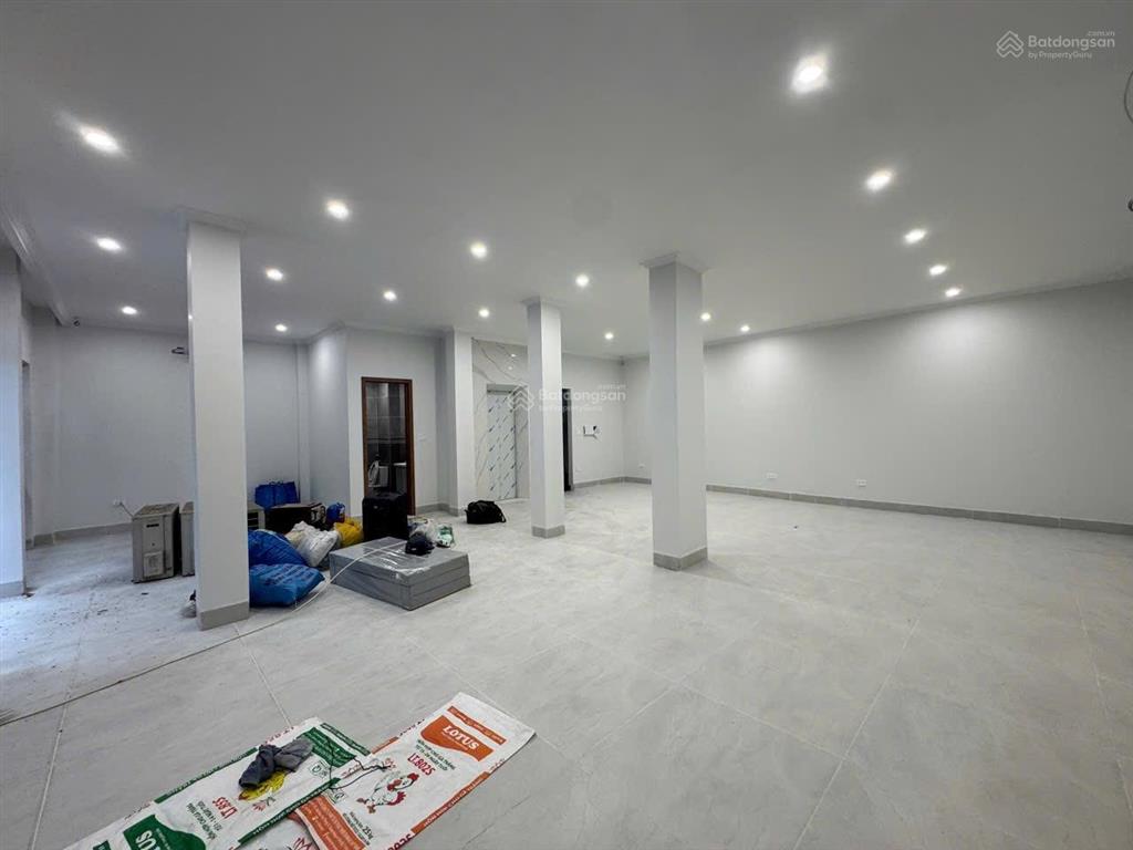 Cho thuê mặt bằng mặt phố giang văn minh 160m2 x 2 tầng mt 11m có thang máy