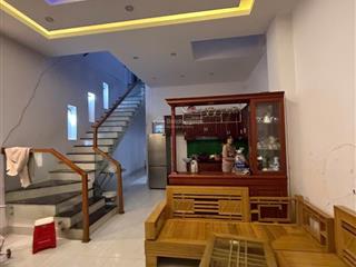 Cần bán
nhà 2 tầng đường 5m5 trần lựu
dt  100m hướng  tây giá  4.990 tỷ   0905 077 *** h