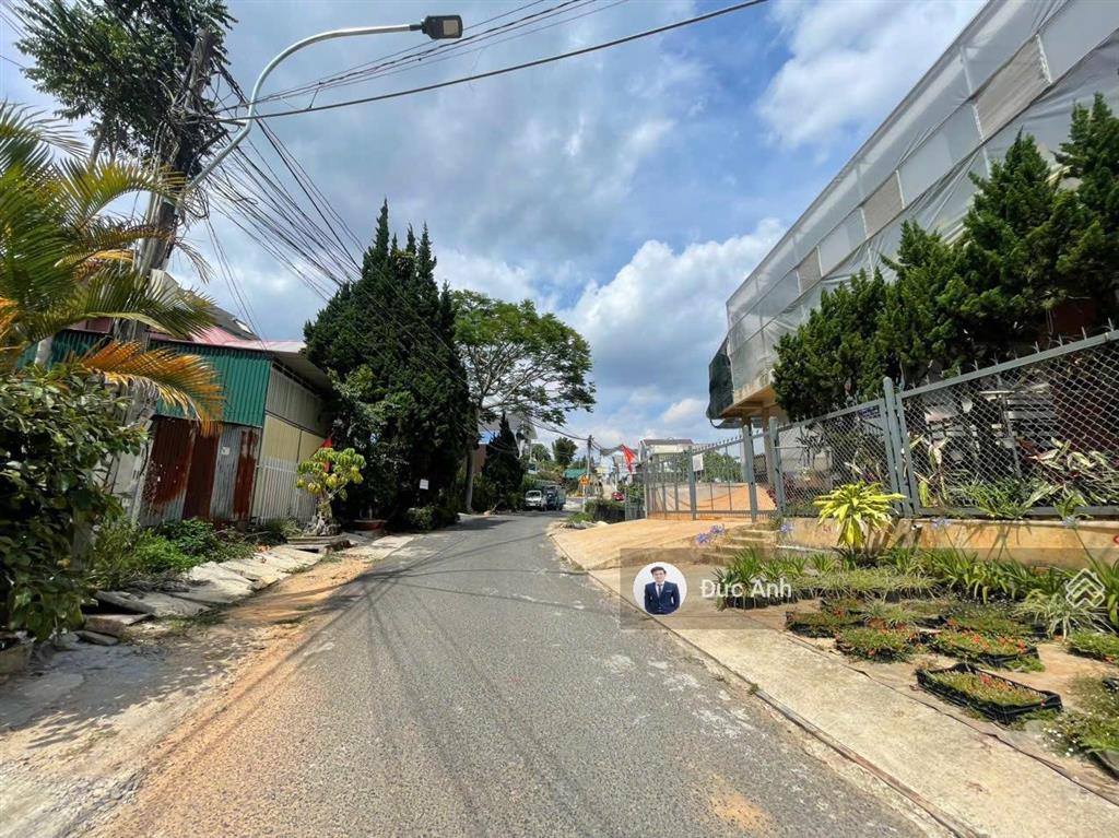 Bán căn nhà 227m2 full thổ đã hoàn công trung tâm tp đà lạt đường nhựa rộng bằng phẳng khu tiện ích