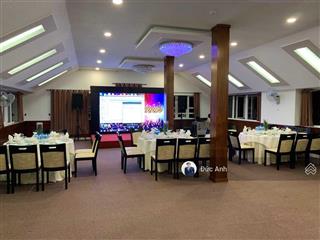 Bán khách sạn ngay cạnh hồ xuân hương, chợ đà lạt, khu vực đắc địa, 60 phòng hiện đại đã hoàn công