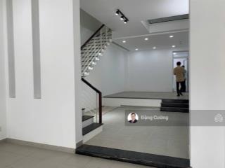Văn phòng nguyên căn 3 lầu + sân thượng dtsd 300m2 giá chỉ 45tr/tháng, full máy lạnh