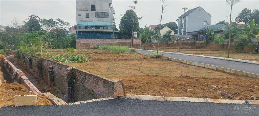 Chính chủ bán đất sổ đỏ sát đường dh09 đông yên.