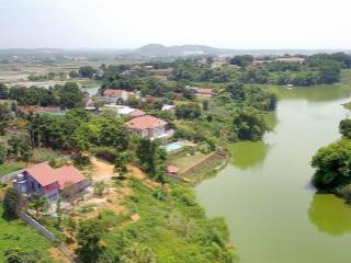 Cần tiền bán gấp 2 lô đất bám mặt hồ. mỗi lô 1000m2. giá đầu tư