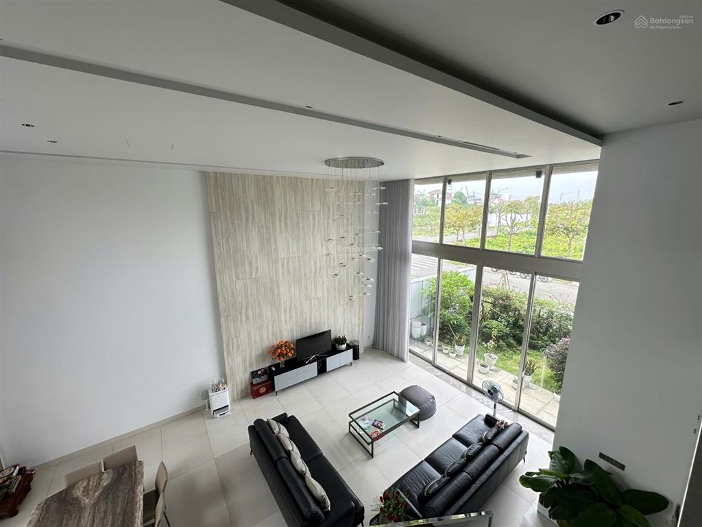 Định cư ở hcm chính chủ gửi bán gấp biệt thự 5pn300m2. giá 34,x tỷ full nội thất cao cấp nhập khẩu