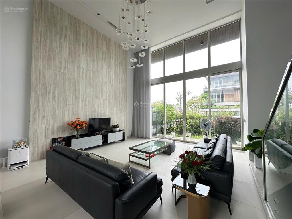 Định cư ở hcm chính chủ gửi bán gấp biệt thự 5pn300m2. giá 34,x tỷ full nội thất cao cấp nhập khẩu