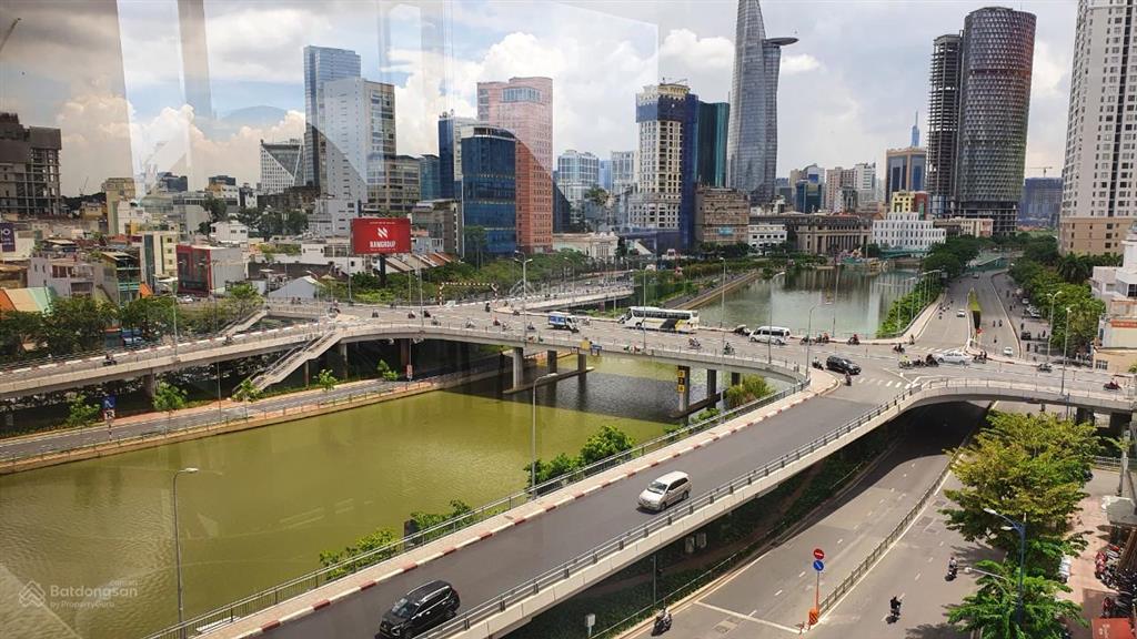 Cho thuê văn phòng quận 4 giá rẻ  giáp quận 1, chỉ 261.080đ/m2/th, sàn view kính, vuông vức