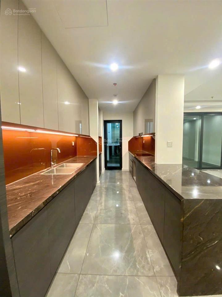 Cho thuê gấp căn 2pn  2wc  1 phòng làm việc 14tr/th bao phí nhà đẹp giá tốt