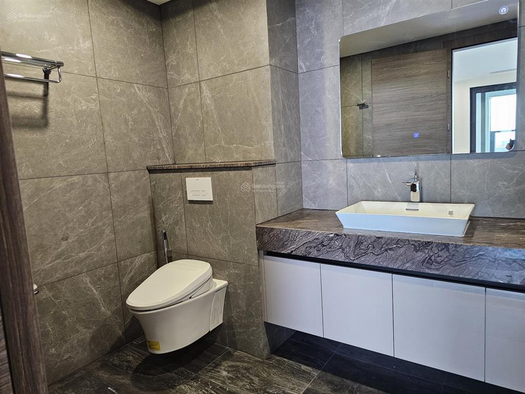 Cho thuê gấp căn 2pn 2wc 1 kho 132m2 nhà mới miễn phí quản lý 15tr