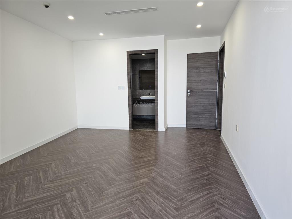 Cho thuê gấp căn 2pn 2wc 1 kho 132m2 nhà mới miễn phí quản lý 15tr
