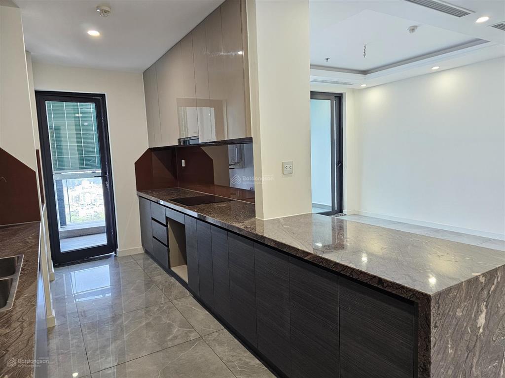 Cho thuê gấp căn 2pn 2wc 1 kho 132m2 nhà mới miễn phí quản lý 15tr