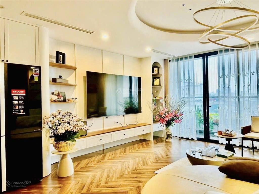 Bán căn chung cư center point, mặt phố cầu giấy, 130m2, 3 ngủ, giá 12,5 tỷ