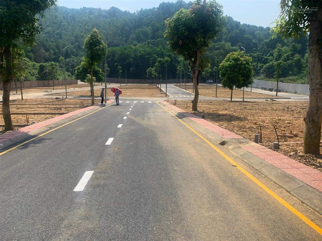Chính chủ cần bán lô 2 mặt thoáng đối diện cổng chính đhqg, ngay sát tuyến metro số 5 đại lộ tl