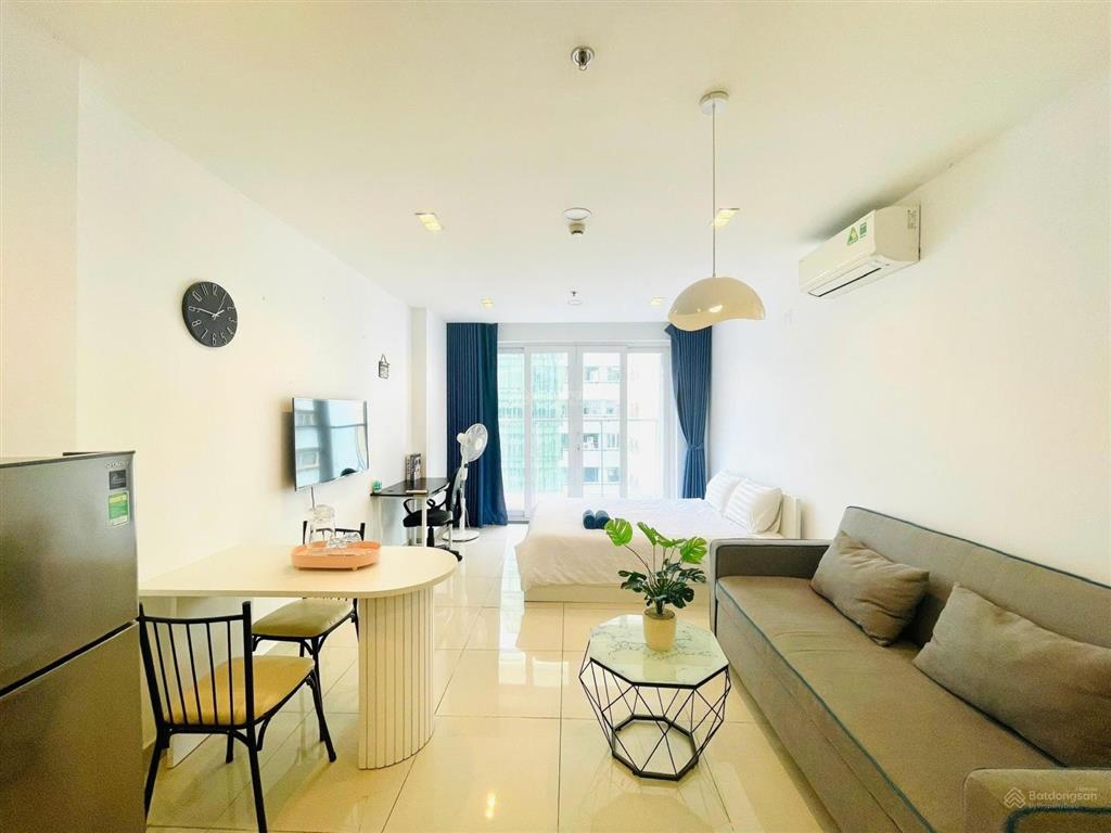 Cho thuê căn hộ sky center studio = 11tr/tháng full nội thất ở liền, có ban công dài rộng