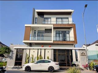 Bán biệt thự 1 trệt 2 lầu nội thất kdc nam long 2 vị trí đẹp kế hồ cảnh quan giá 13 tỷ