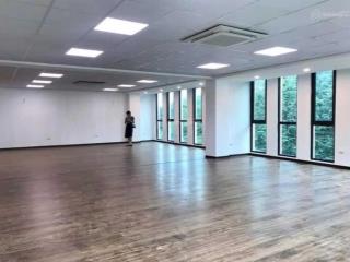 Văn phòng view hồ hoàng cầu 150m2, giá thuê 20tr/ tháng cực đẹp có thể vào làm việc luôn