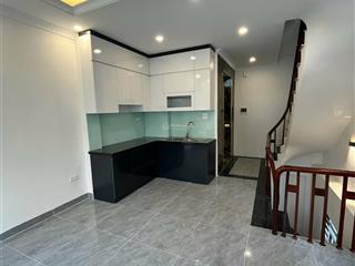 Chính chủ bán nhà 6 tầng thang máy, gara oto giang biên thông thoáng giá chỉ 8.2 tỷ.  0382 353 ***