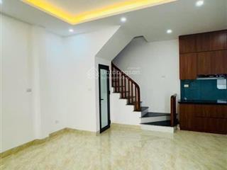 Bán căn nhà xây tâm huyết 5 tầng đức giang gần trường chợ, đường hồng tiến kéo dài oto vào sát cửa
