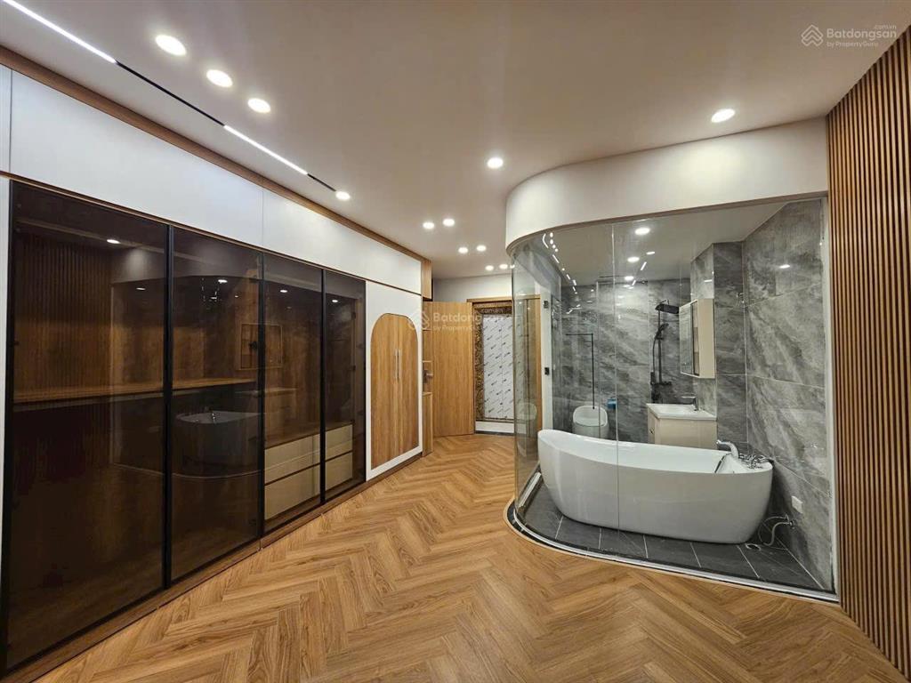 Nhà mới 6 tầng thang máy đường oto tránh,vỉa hè kinh doanh ngay sài đồng,thạch bàn giá chỉ 18.8tỷ