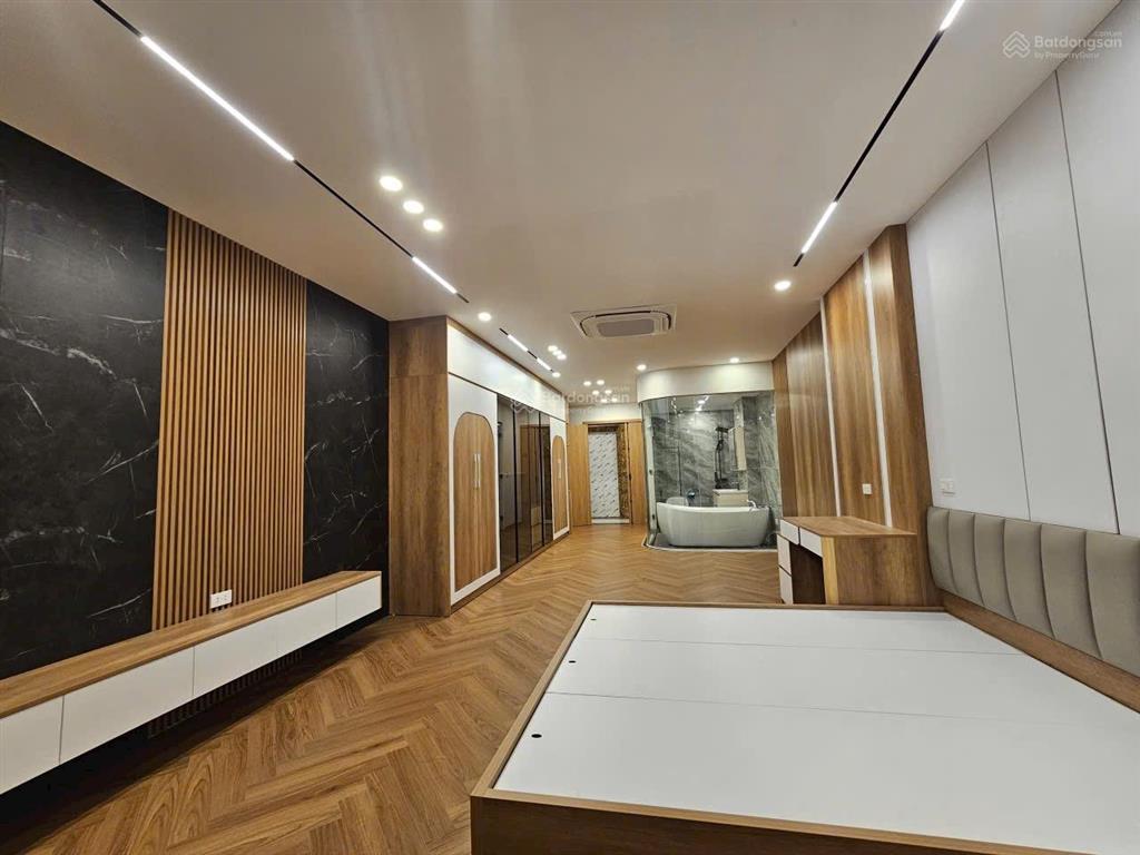 Nhà mới 6 tầng thang máy đường oto tránh,vỉa hè kinh doanh ngay sài đồng,thạch bàn giá chỉ 18.8tỷ