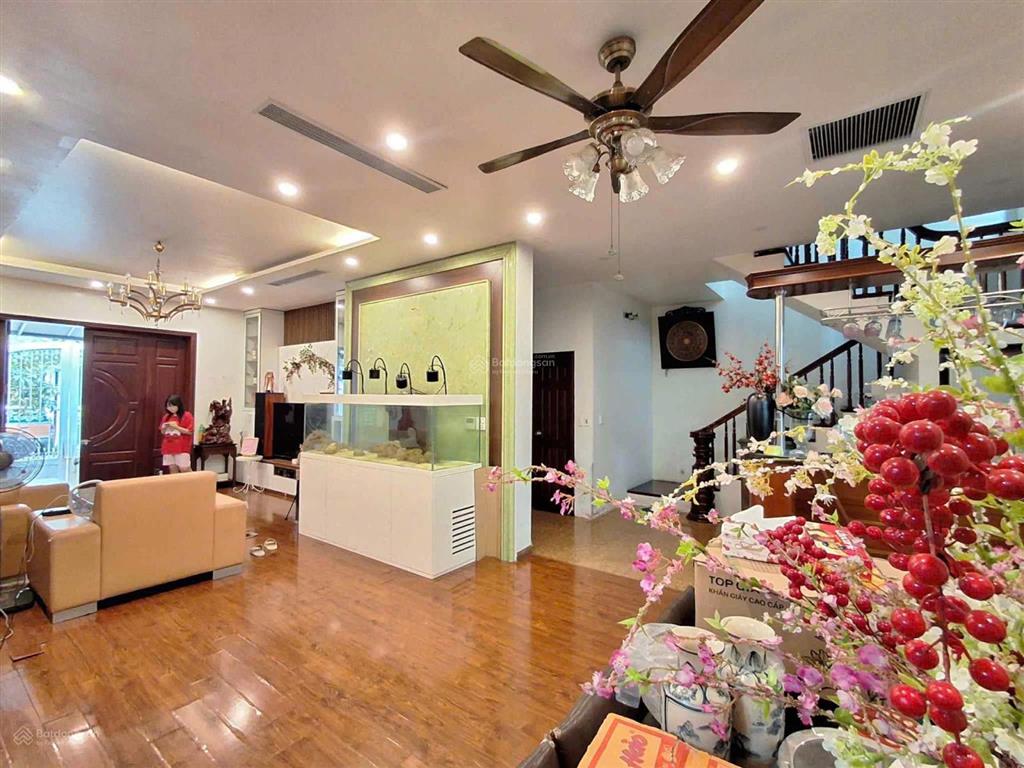 Biệt thự kđt sài đồng full nội thất ngay sát hồ 160m2 giá chỉ 40.5tỷ. e lâm 0382 353 ***