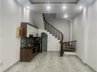 Nhà 30m x 5 tầng việt hưng ngay sau bigc long biên cách đường lớn oto tránh đỗ ngày đêm chỉ 15m