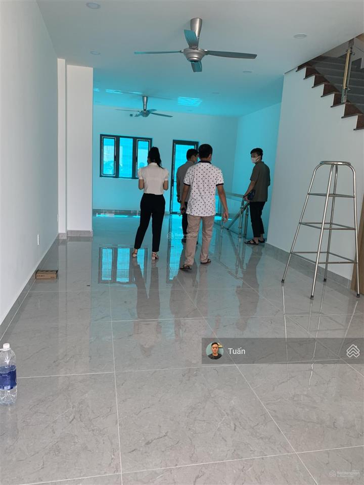 Cho thuê nhà đảo kim cương dt 5x20m hầm trệt 3 lầu. 2 sàn trống vp và 3 phòng chức năng. giá 45tr