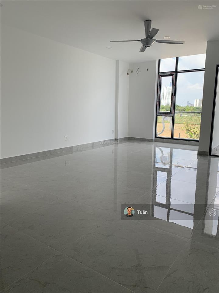 Cho thuê nhà đảo kim cương dt 5x20m hầm trệt 3 lầu. 2 sàn trống vp và 3 phòng chức năng. giá 45tr