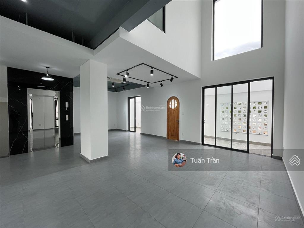 Cho thuê toà nhà vp p. thạnh mỹ lợi. dt 10x18m. 1 hầm 4 lầu sàn trống vp. giá 80tr/tháng nhà mới