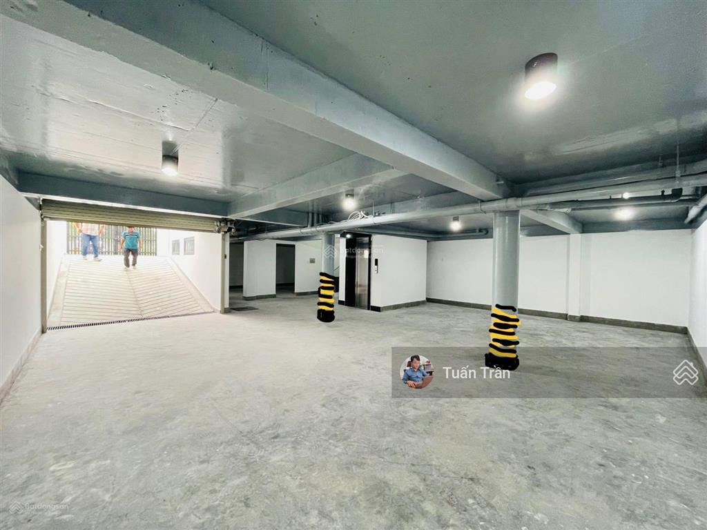 Cho thuê toà nhà vp p. thạnh mỹ lợi. dt 10x18m. 1 hầm 4 lầu sàn trống vp. giá 80tr/tháng nhà mới