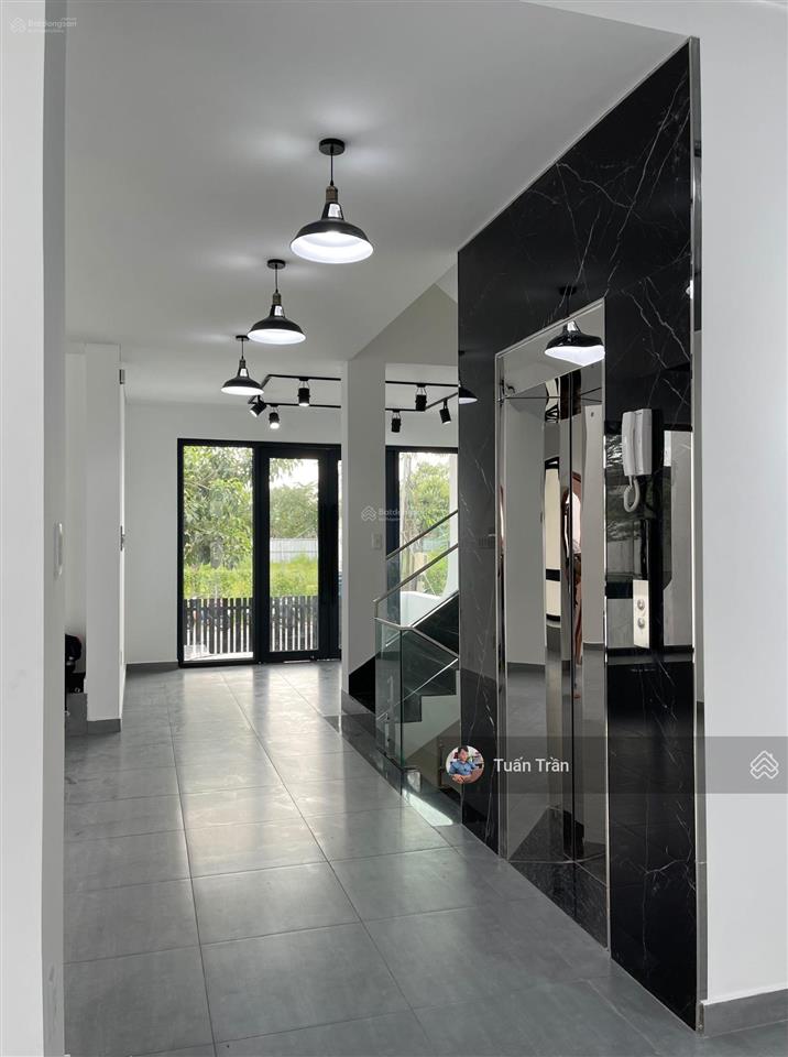 Cho thuê toà nhà vp p. thạnh mỹ lợi. dt 10x18m. 1 hầm 4 lầu sàn trống vp. giá 80tr/tháng nhà mới