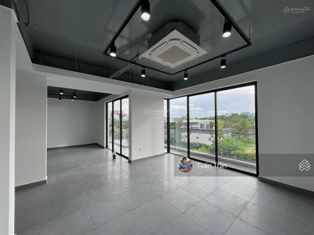 Cho thuê toà nhà vp p. thạnh mỹ lợi. dt 10x18m. 1 hầm 4 lầu sàn trống vp. giá 80tr/tháng nhà mới