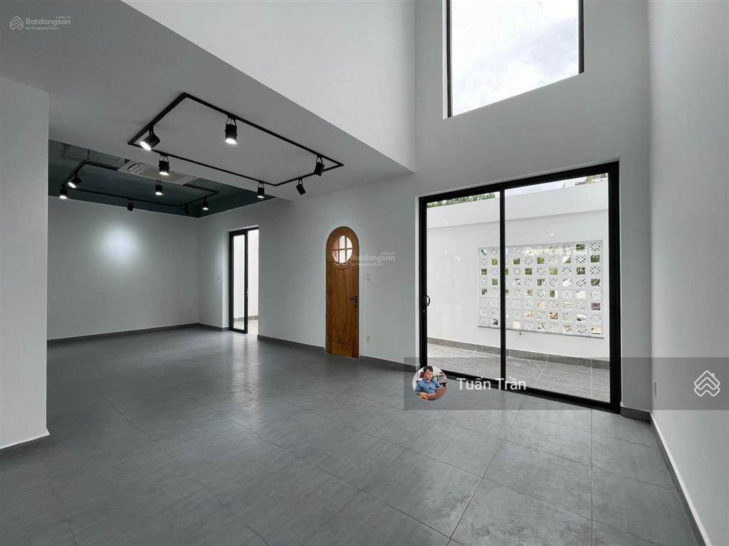 Cho thuê toà nhà vp p. thạnh mỹ lợi. dt 10x18m. 1 hầm 4 lầu sàn trống vp. giá 80tr/tháng nhà mới