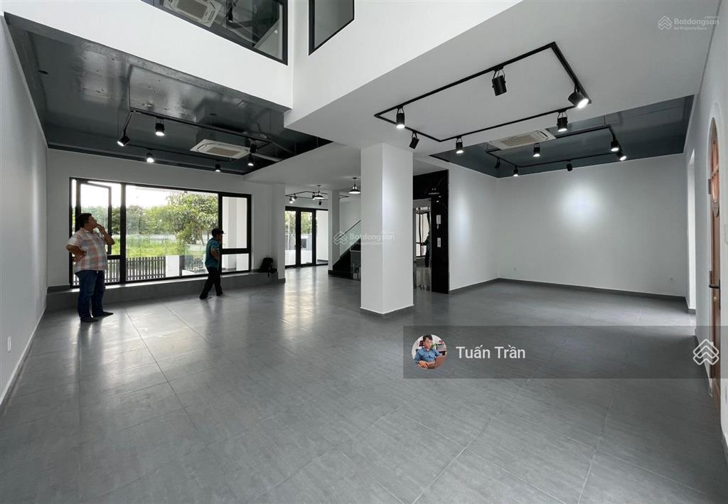 Cho thuê toà nhà vp p. thạnh mỹ lợi. dt 10x18m. 1 hầm 4 lầu sàn trống vp. giá 80tr/tháng nhà mới