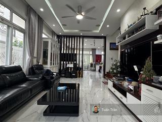 Cho thuê biệt thự ngay mega song hành. p. an phú. dt 10x20m. hầm 3 lầu st. full nt. giá 101,04tr/t