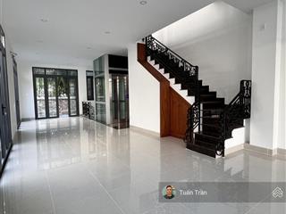Cho thuê nhà khu đảo kim cương dt 7x20m. hầm 4 lầu sàn trống. thang máy, máy lạnh. giá 55tr/tháng