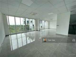 Cho thuê nhà 8x20m. hầm 7 lầu trống suốt có thang máy. ngay trung tâm ubnd tp thủ đức. giá 160tr/th