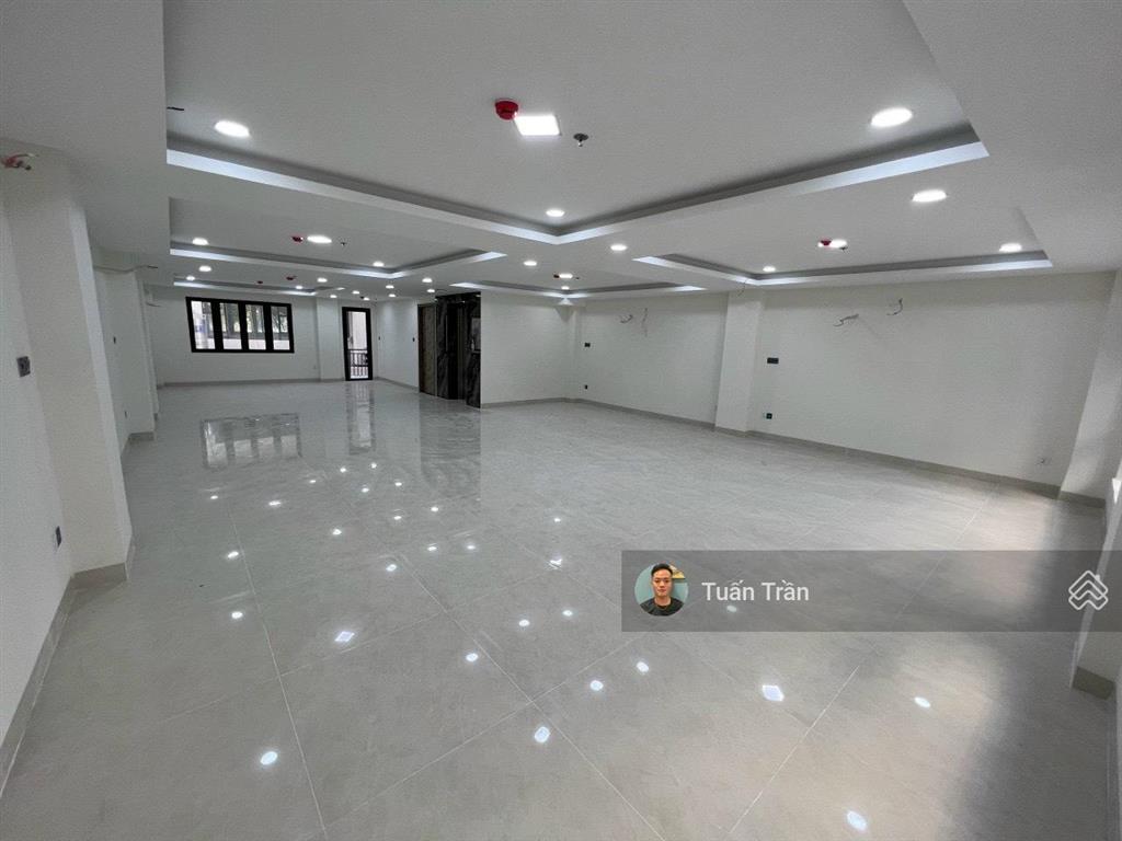 Cho thuê tòa nhà vp full sàn trống suốt khu uỷ ban tp thủ đức. dt 8x20m hầm 6 tầng. giá 150tr/th