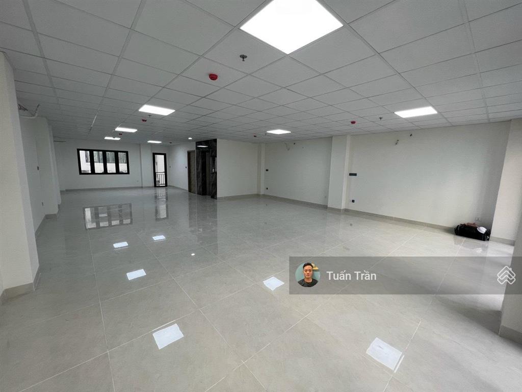 Cho thuê tòa nhà vp full sàn trống suốt khu uỷ ban tp thủ đức. dt 8x20m hầm 6 tầng. giá 150tr/th