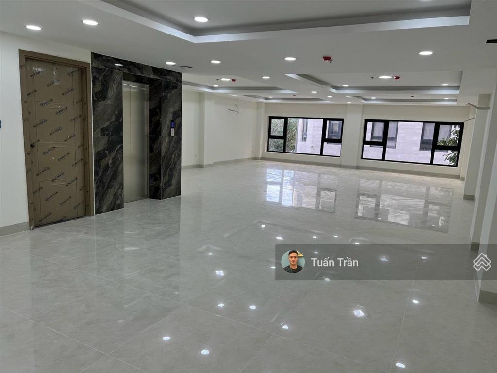 Cho thuê tòa nhà vp full sàn trống suốt khu uỷ ban tp thủ đức. dt 8x20m hầm 6 tầng. giá 150tr/th
