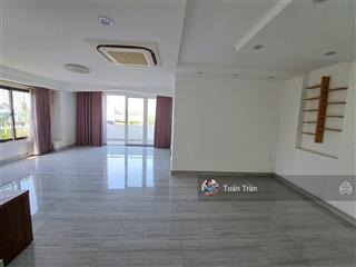 Cho thuê nhà góc 2 mặt tiền đường bát nàn. dt 10x20m. hầm trệt 3 lầu. sàn trống. giá 75tr/tháng