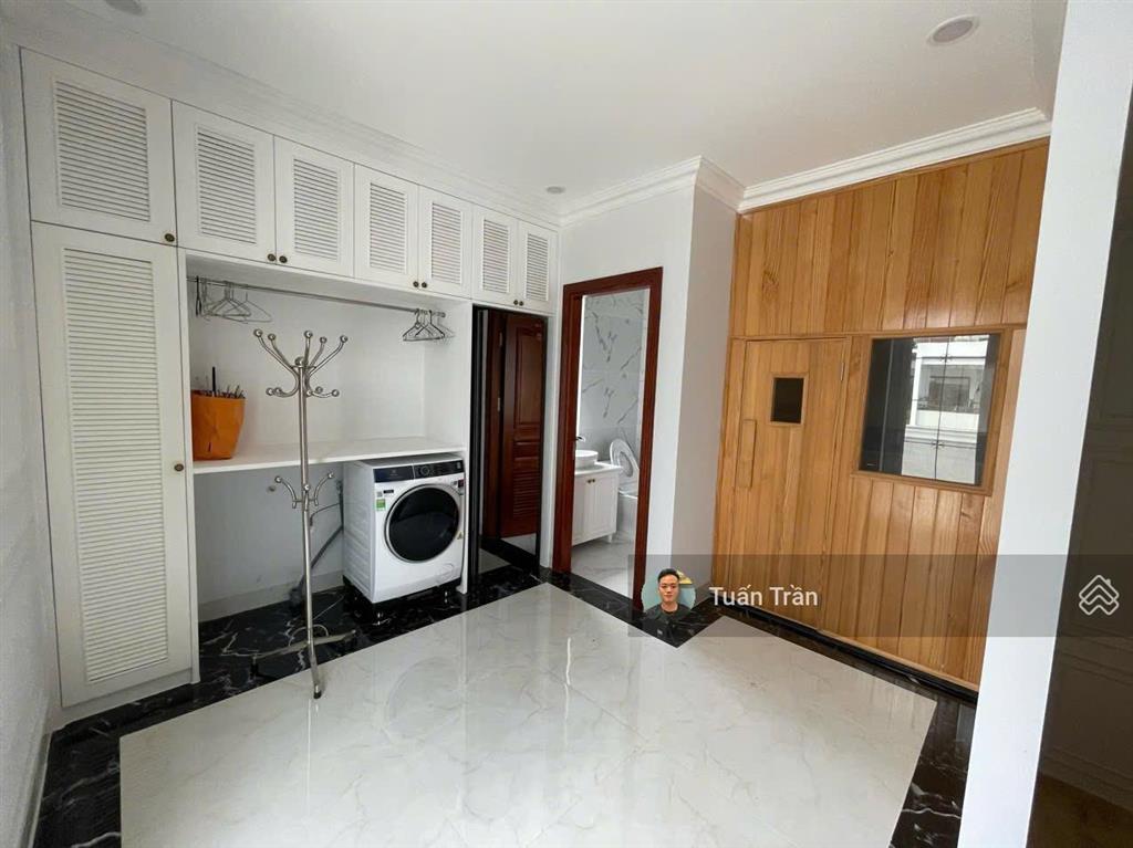 Cho thuê biệt thự full nội thất cao cấp khu compound đảo kim cương. 5pn. thang máy. giá 120tr/thang