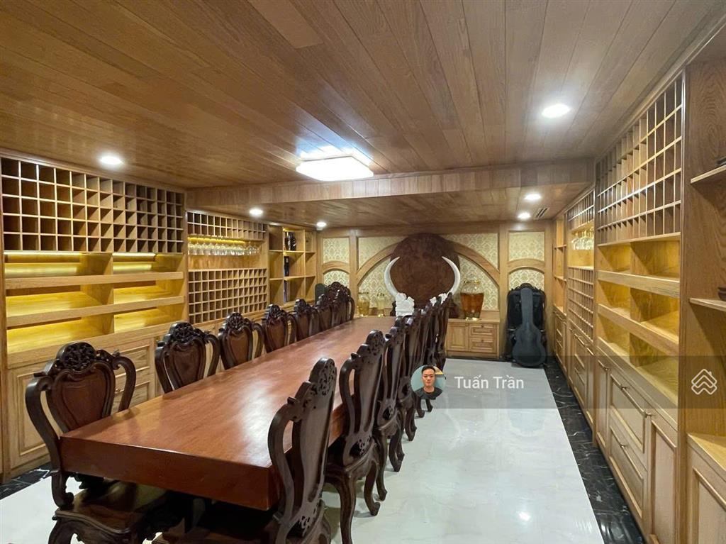 Cho thuê biệt thự full nội thất cao cấp khu compound đảo kim cương. 5pn. thang máy. giá 120tr/thang