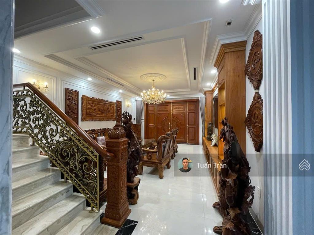 Cho thuê biệt thự full nội thất cao cấp khu compound đảo kim cương. 5pn. thang máy. giá 120tr/thang