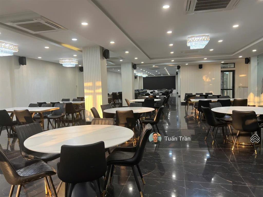 Cho thuê toà vp 2000m2 dtsd, hầm 7 lầu trống suốt. 450m2/sàn. full nt văn phòng. giá 550tr/tháng