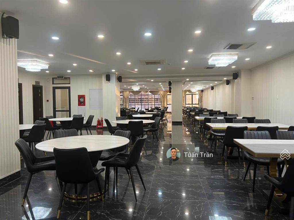 Cho thuê toà vp 2000m2 dtsd, hầm 7 lầu trống suốt. 450m2/sàn. full nt văn phòng. giá 550tr/tháng