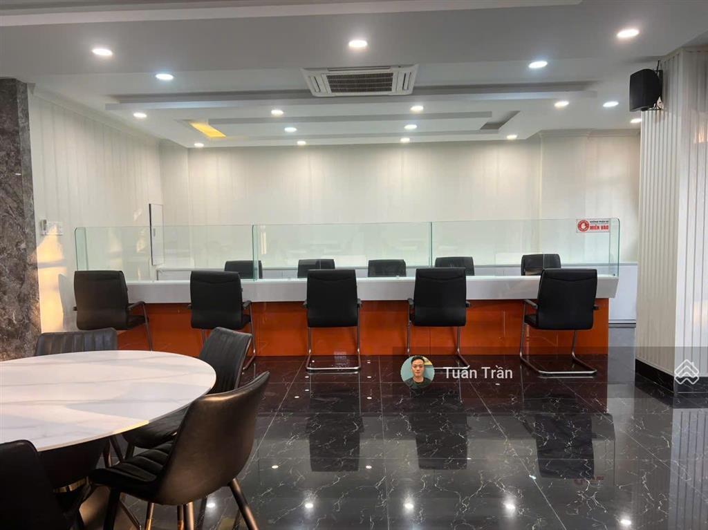 Cho thuê toà vp 2000m2 dtsd, hầm 7 lầu trống suốt. 450m2/sàn. full nt văn phòng. giá 550tr/tháng