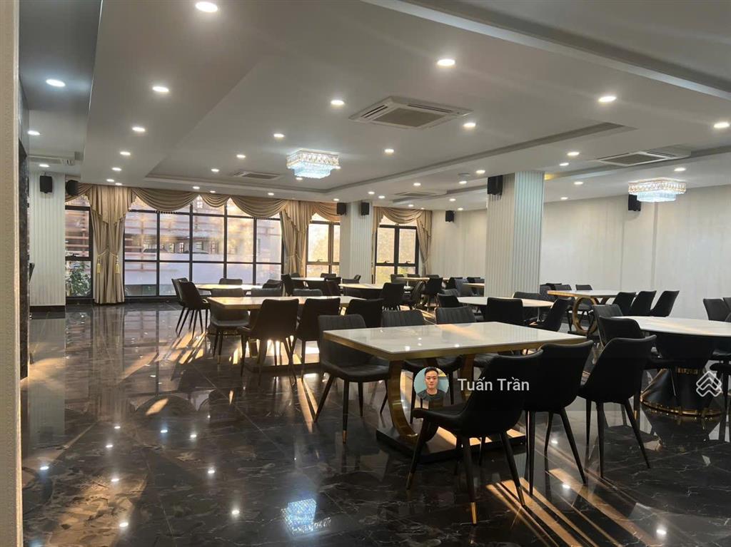 Cho thuê toà vp 2000m2 dtsd, hầm 7 lầu trống suốt. 450m2/sàn. full nt văn phòng. giá 550tr/tháng