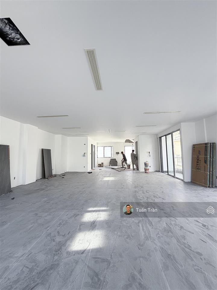 Cho thuê biệt thự xây dựng kiểu vp ngay trương văn bang. dt 10x20m. hầm 4 lầu full sàn trống