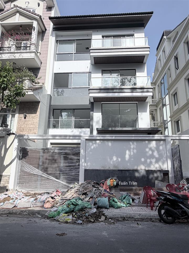 Cho thuê biệt thự xây dựng kiểu vp ngay trương văn bang. dt 10x20m. hầm 4 lầu full sàn trống