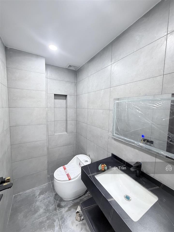 Cho thuê biệt thự 4 sàn trống suốt làm vp gần ubnd. dt 10x20m, có thang máy. giá 80tr/tháng